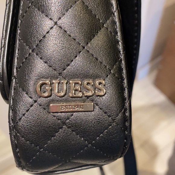 Cross Body Guess Purse - Picture 3 of 5